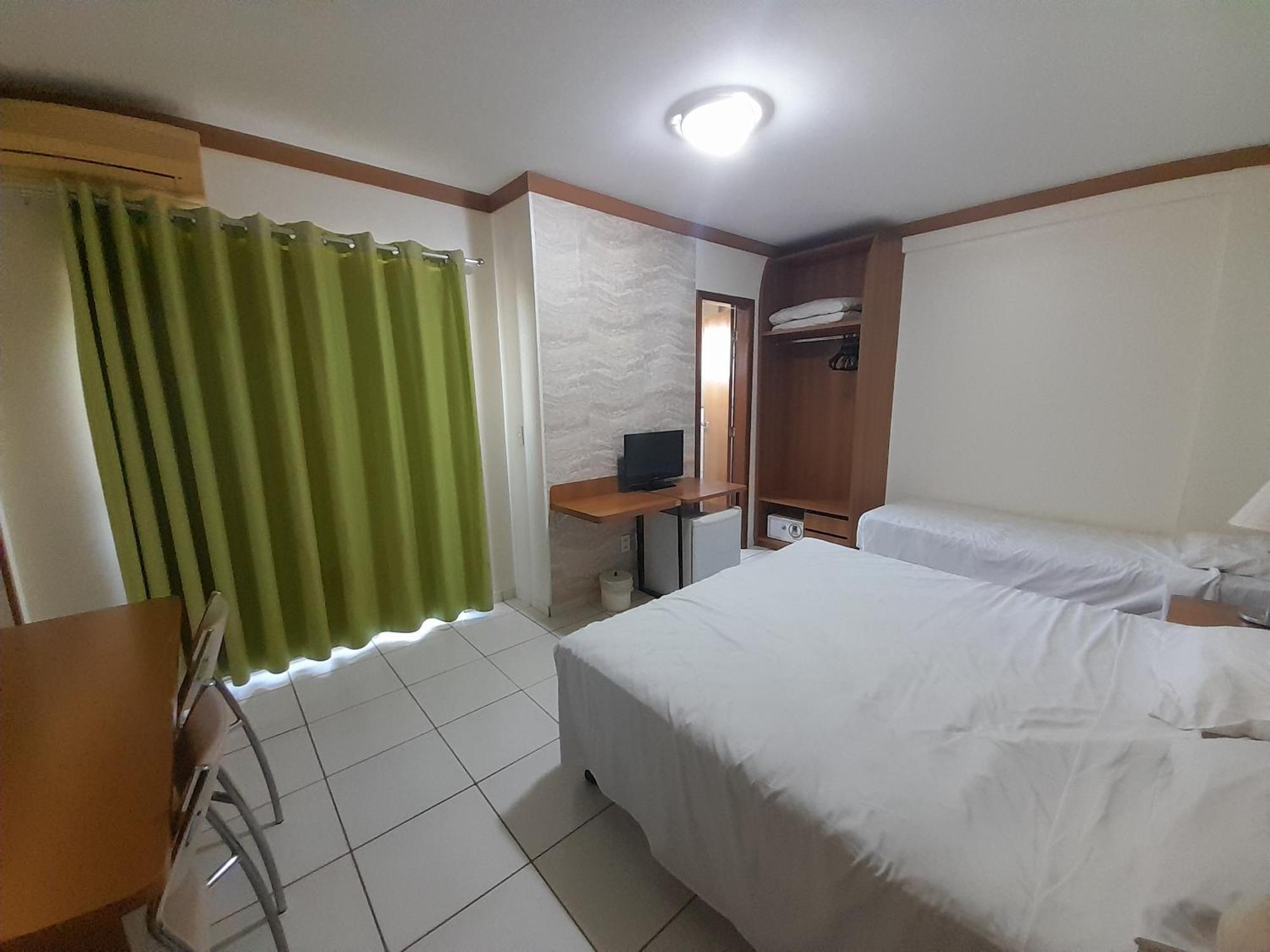 Golden Dolphin Grand 517 *